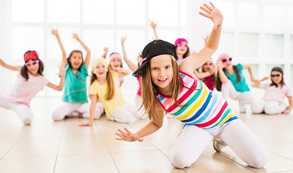 Cours de Hip Hop pour les enfants à la salle de sport Burpees Studio à Tours Enfant dansant le Hip Hip chez Burpees Studio à Tours